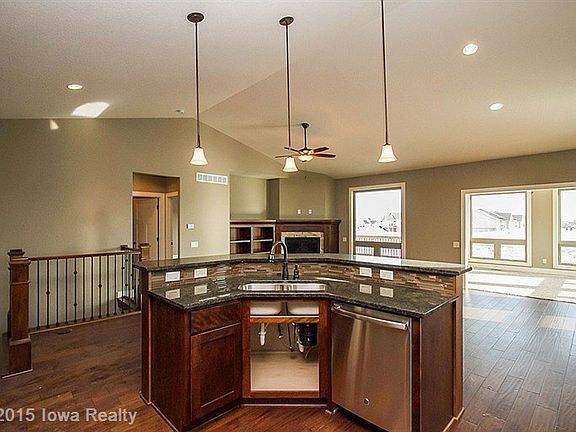 2nd image of 251 NE Pinehurst Cir