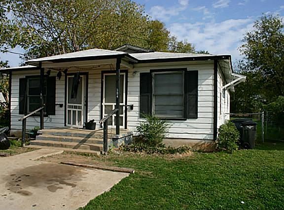 2nd image of 904 Nannette St