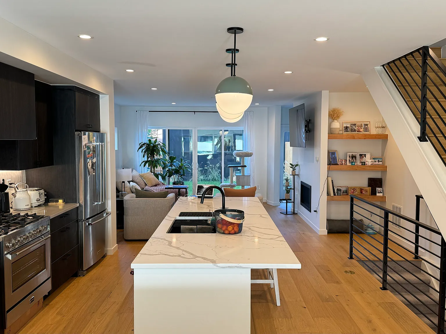 4 bed, 3284 sqft, $5,400 — Photo 3