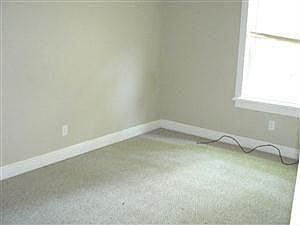 2nd image of 535 1/2 E 31st St