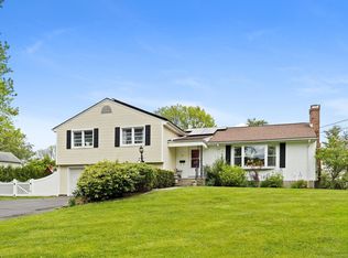 22 Vardon Rd, West Hartford, CT 06117