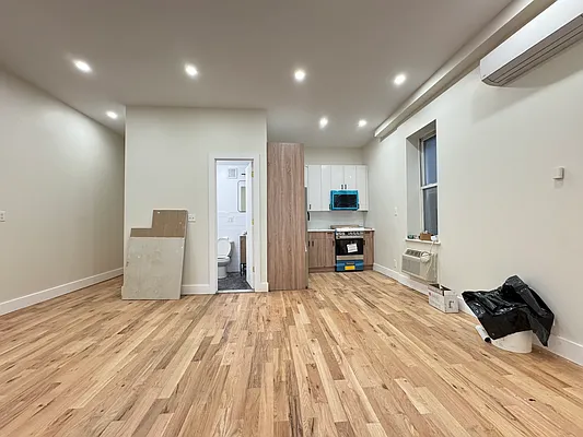 Rented by Zjama Realty Corp | media 3