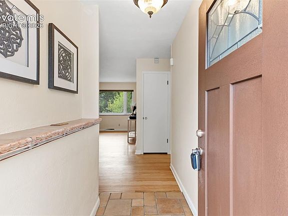 4th image of 1302 Parkview Blvd