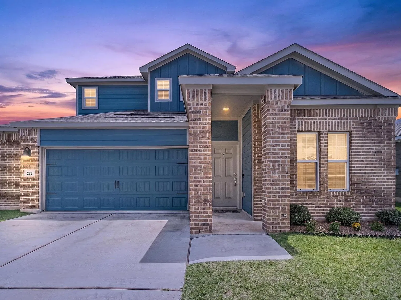 4 bed, 2.5 bath, 2532 sqft, $3,200 — Photo 1