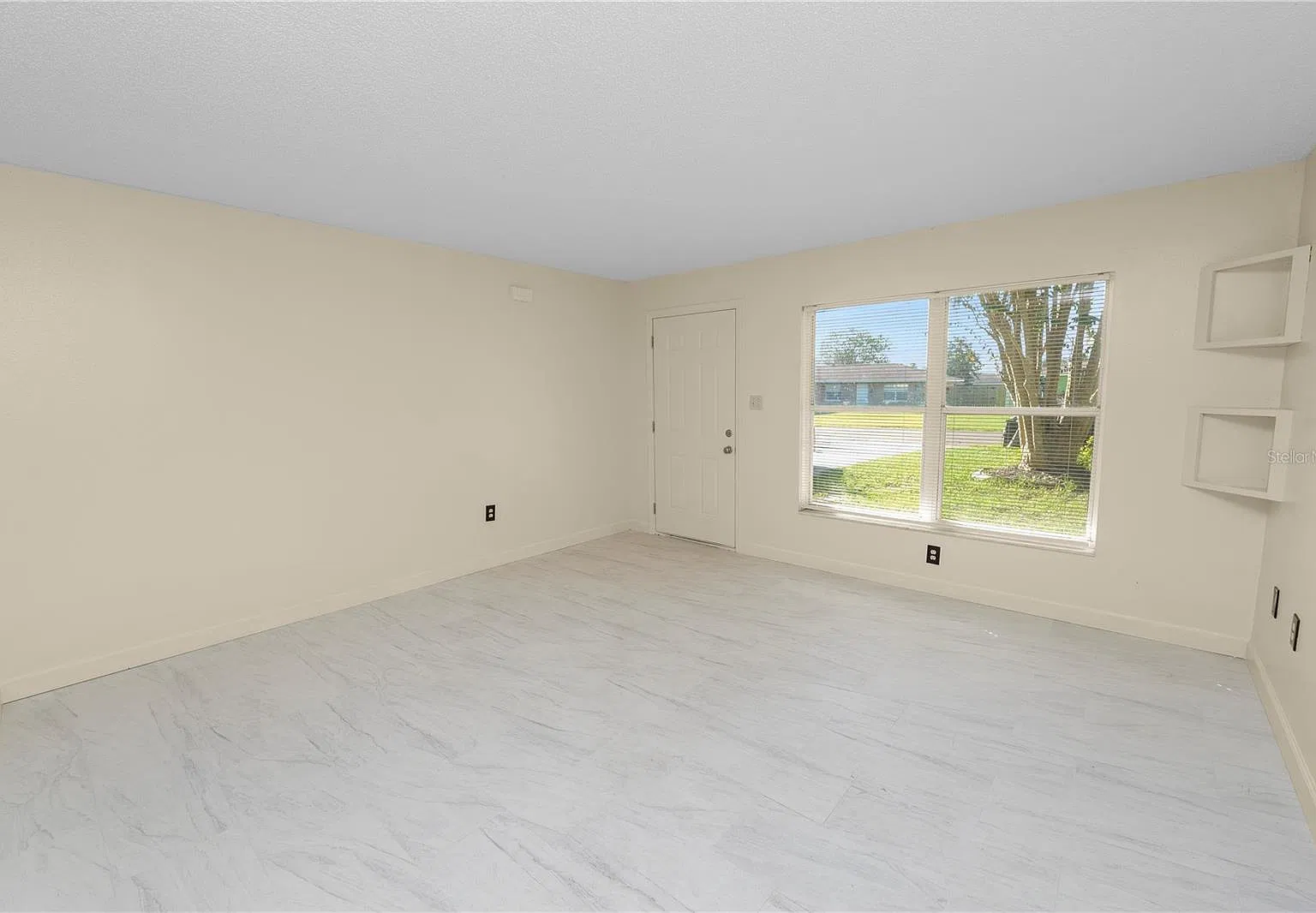 3 bed, 1.0 bath, 1113 sqft, $1,600 — Photo 4