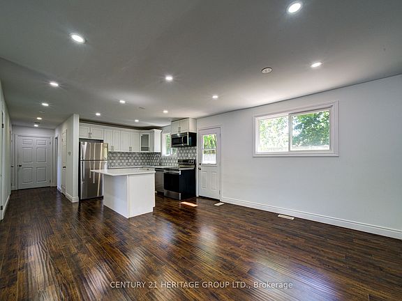 4th image of 200 Ferndale Dr N