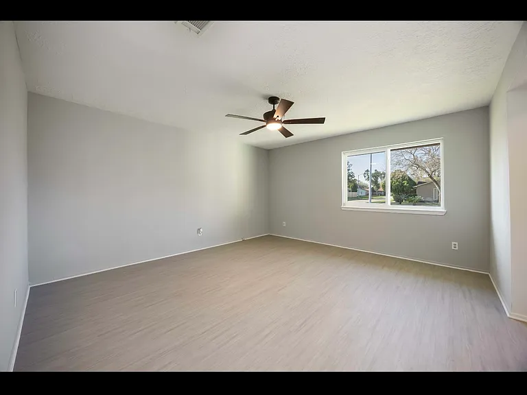 2302 Green Knoll Dr — Photo 11