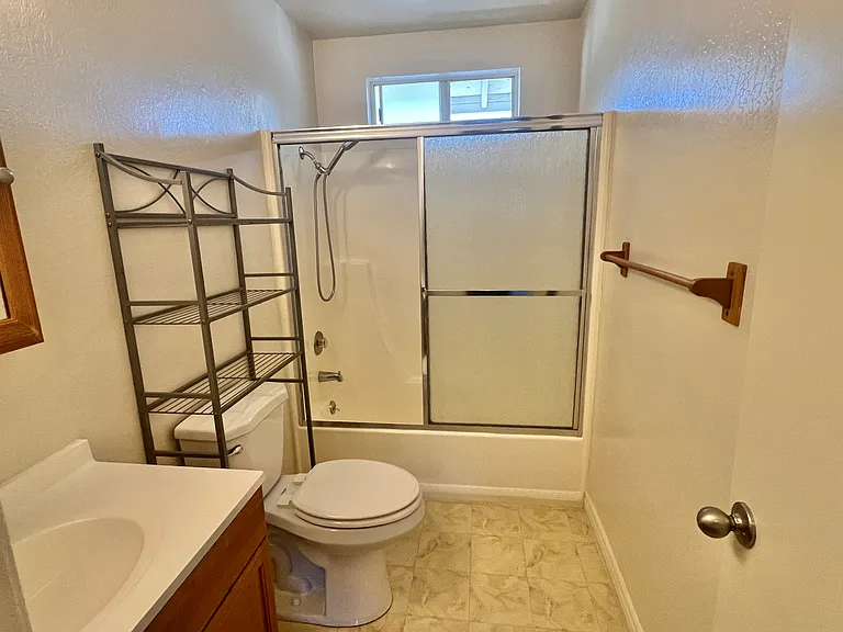 202 E J St #6 — Photo 13
