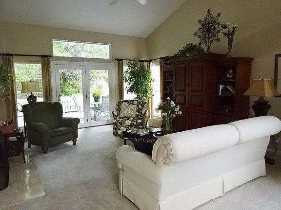 5th image of 3919 Carriage Hill Ln