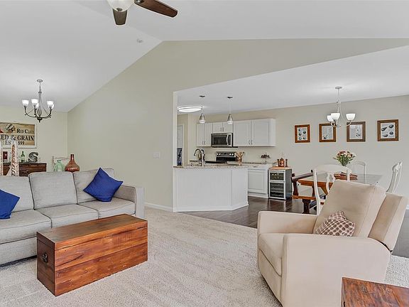 Open floor plan is great for entertaining.
