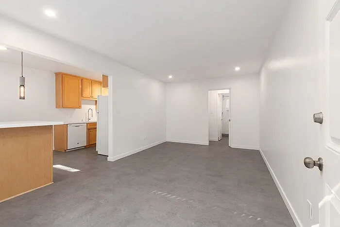 3801 Centre St #F — Photo 12