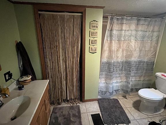 5th image of 102 W Lyons St