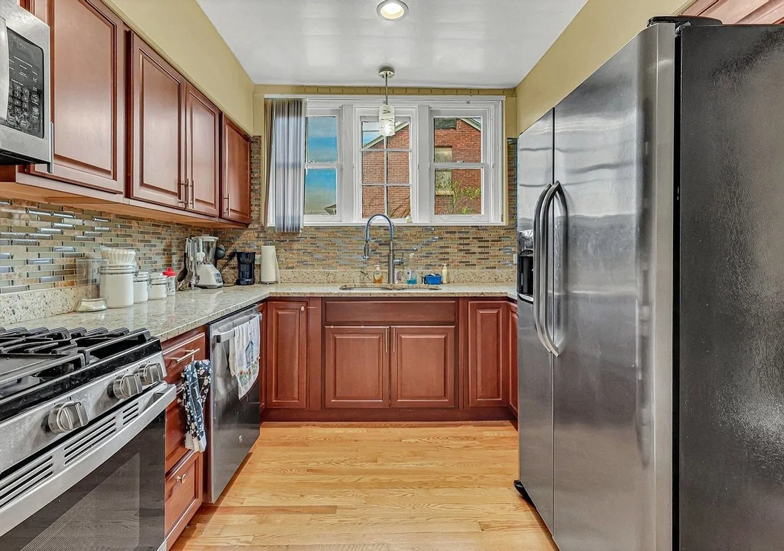 Charming 3BR House in South Shore Chicago — Photo 2