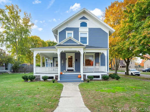 221 W Washington St, Belding, MI 48809