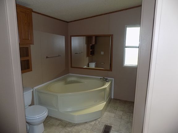 4th image of 5 Mallard Dr