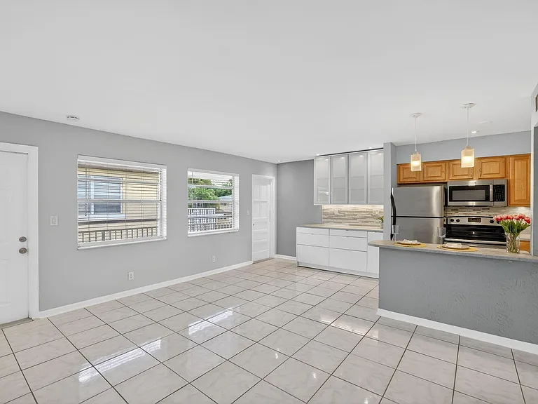 4051 NE 13th Ave #77 — Photo 4