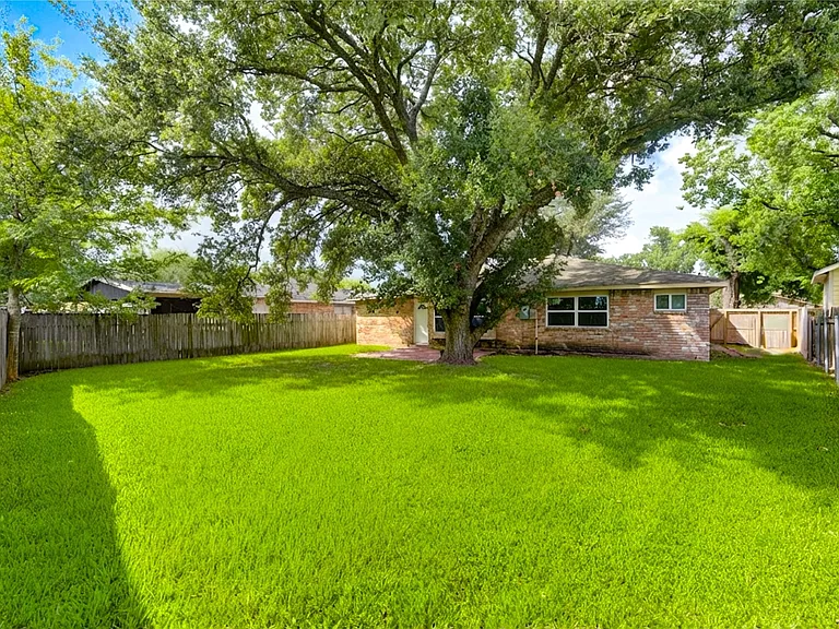 10123 Kent Towne Ln — Photo 17
