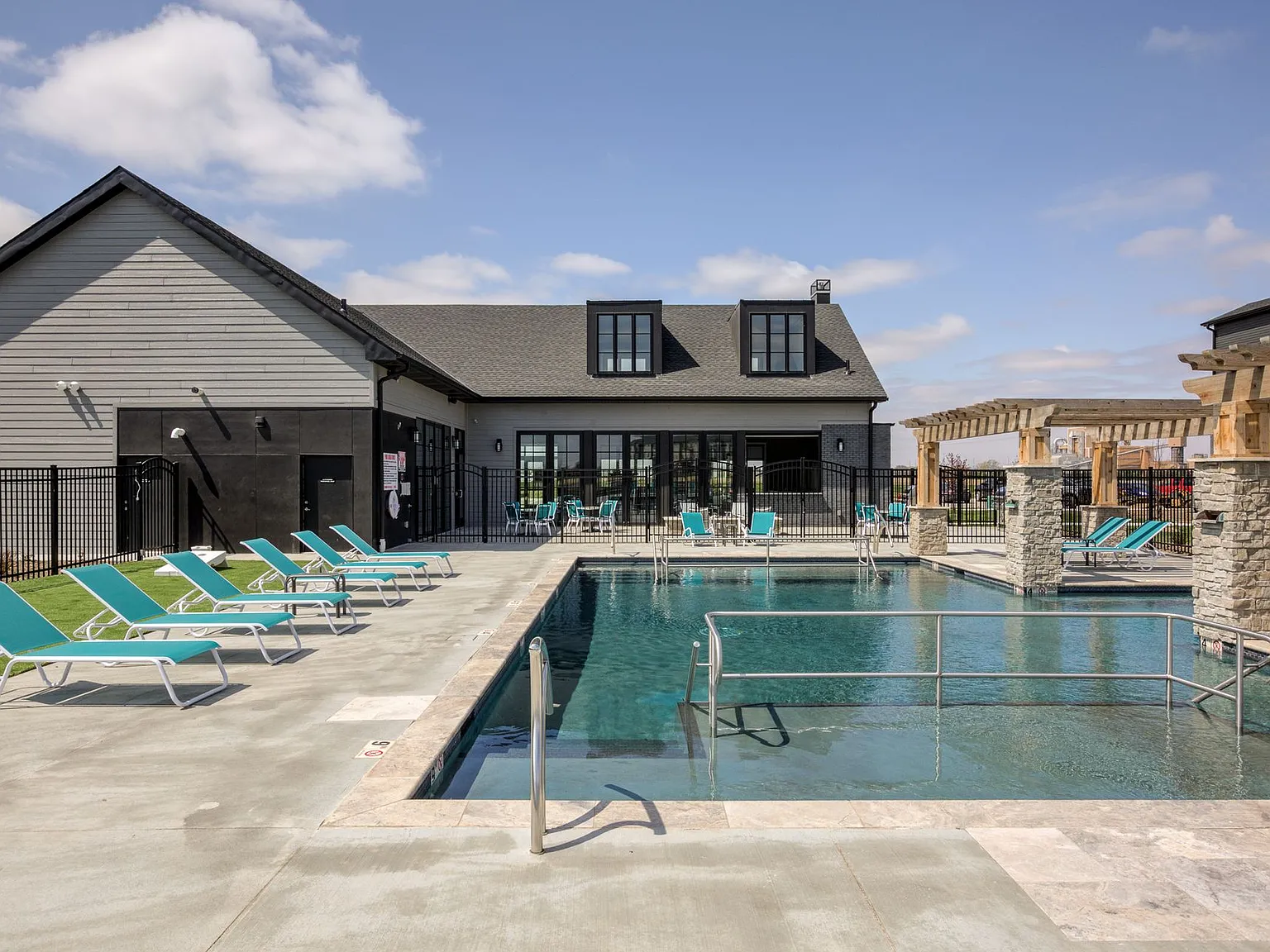 Fremont Commons — Photo 1