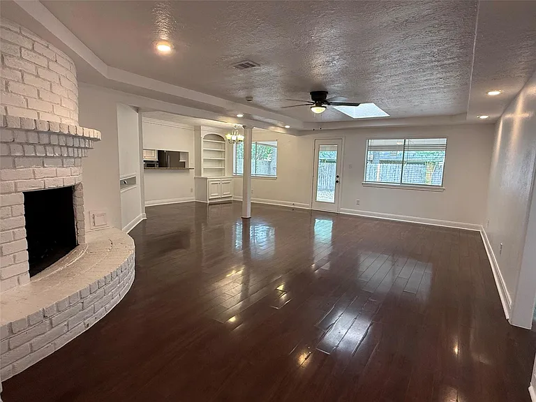 2075 Little Cedar Dr — Photo 7