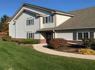 664 Pewaukee Rd, Pewaukee, WI 53072