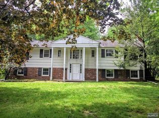 520 Old Woods Rd, Wyckoff, NJ 07481