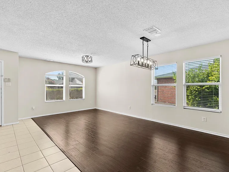 3104 Westview Dr — Photo 2