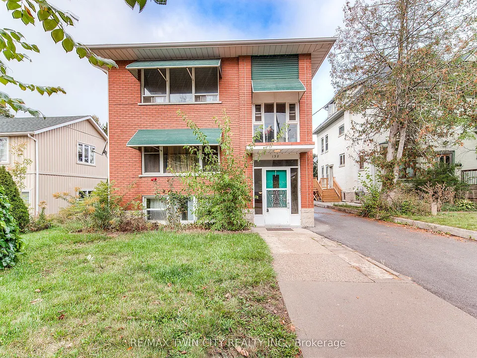 132 Allen St E #1
