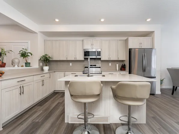 2120 Muckleplum Cres SW, Edmonton, AB T6X 2N1