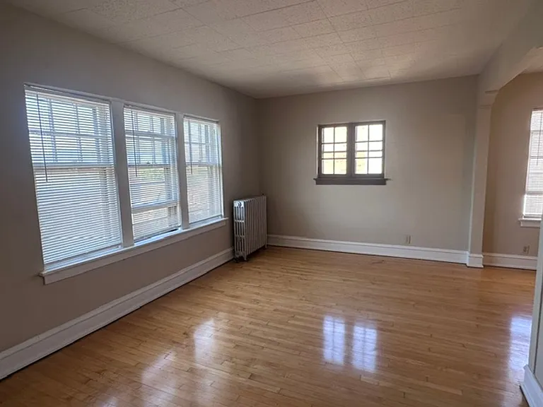 1720 E Newton Apartments — Photo 13