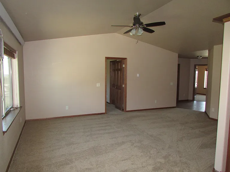 415 Sapphire Ln — Photo 9