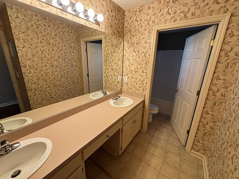 1338 Virginia St — Photo 17