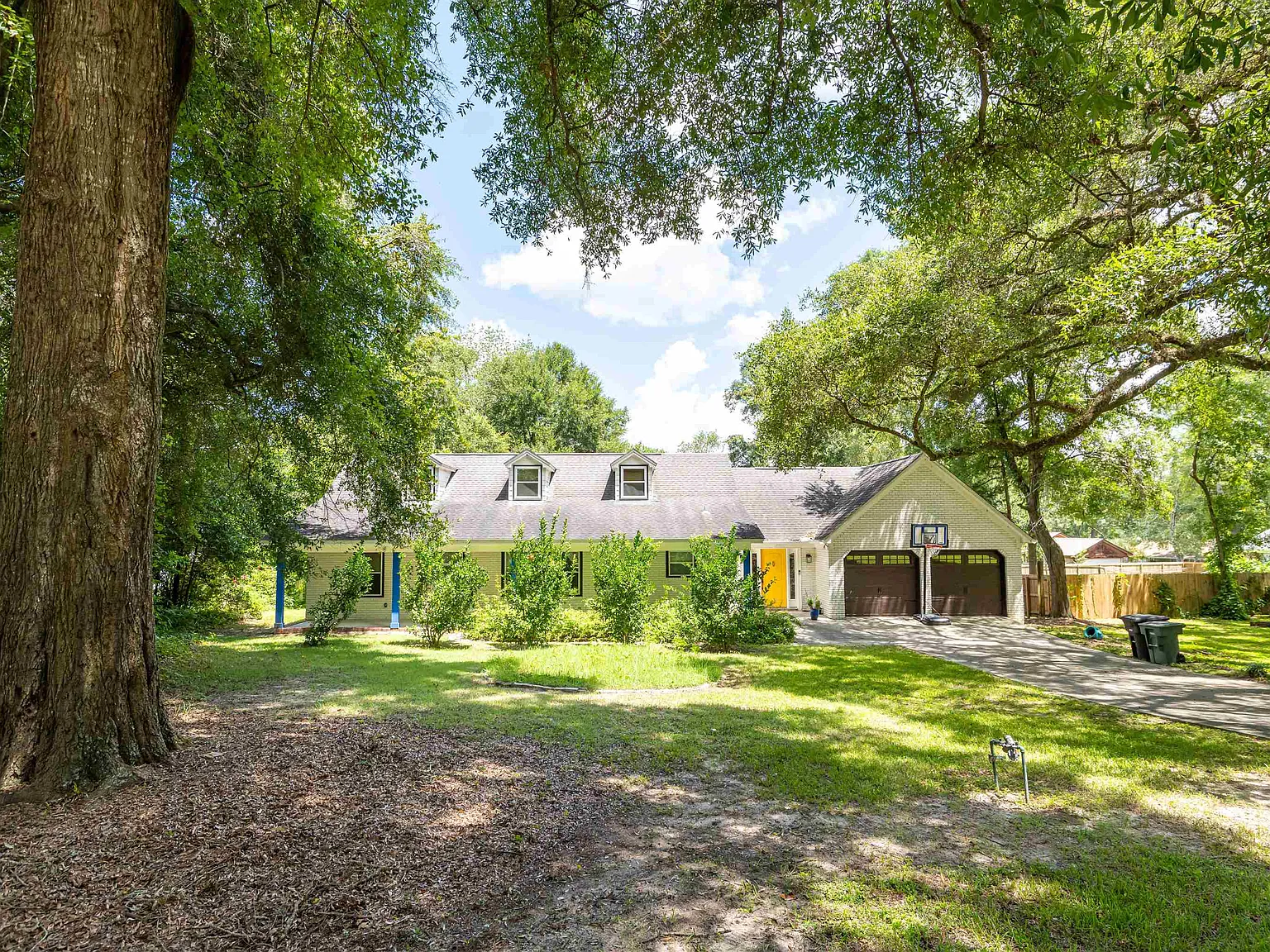 5 bed, 3166 sqft, $3,600 — Photo 2