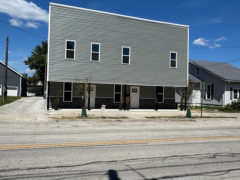 214-216 W Main St #214.5 — Photo 1