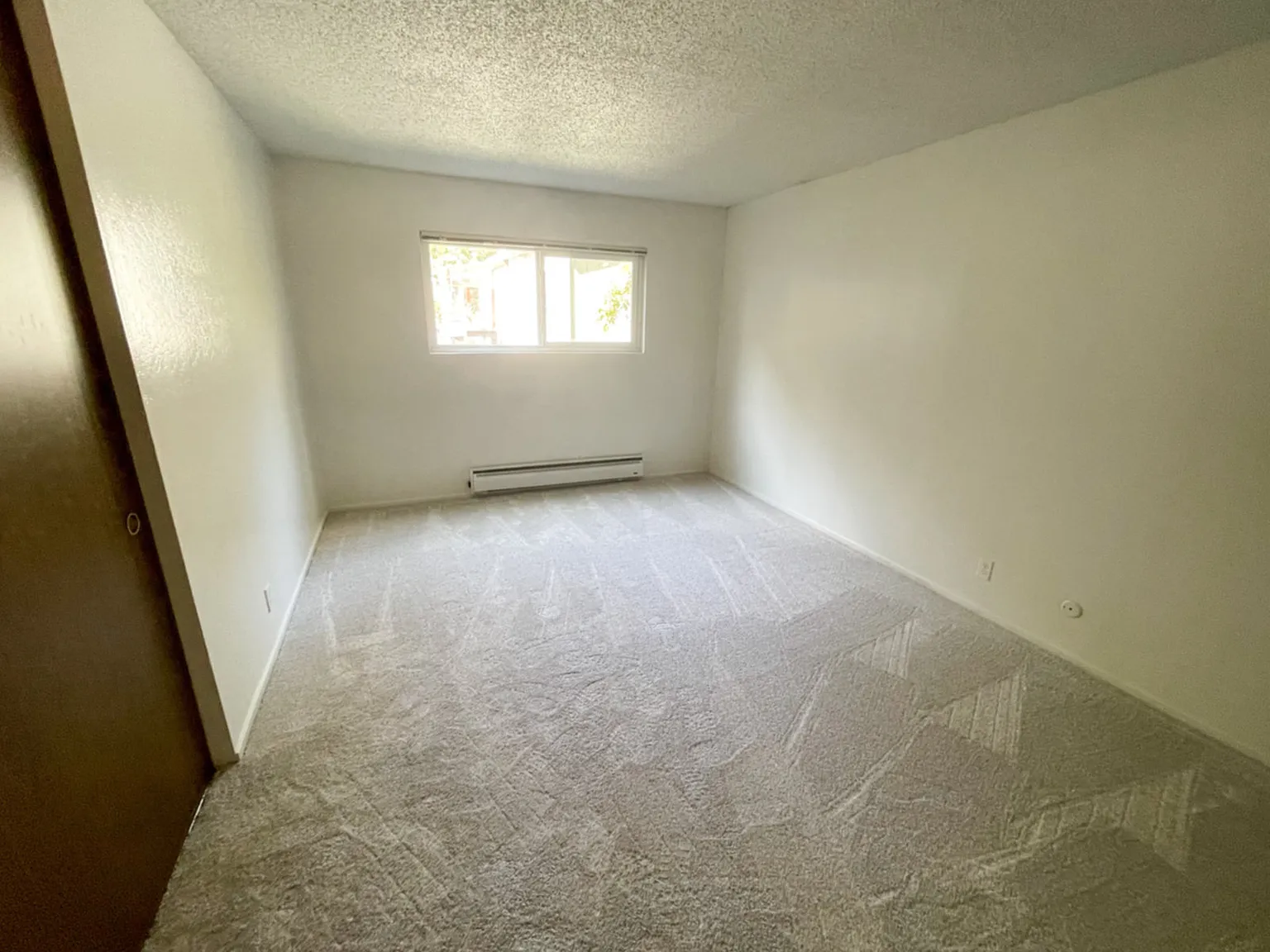 Gerstle Park- Lg 1BR/1BA, Newer Kitchen, Pool, Parking, Laundry, Easy Walk To Town & Transportation — Photo 3