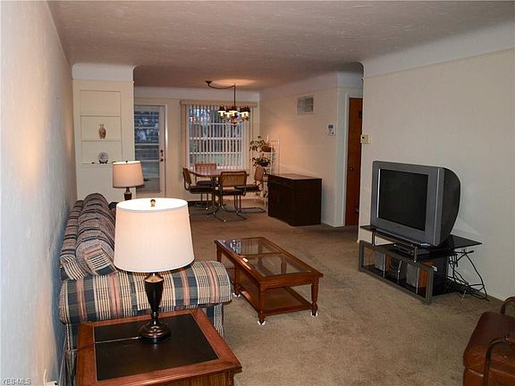2nd image of 419 Bayridge Blvd