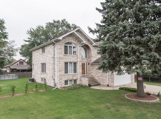 8541 New England Ave, Burbank, IL