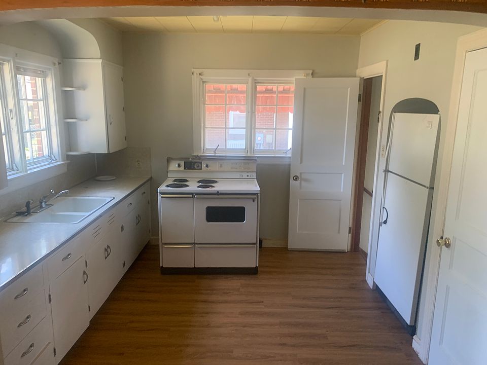 2nd image of 1440 12th St