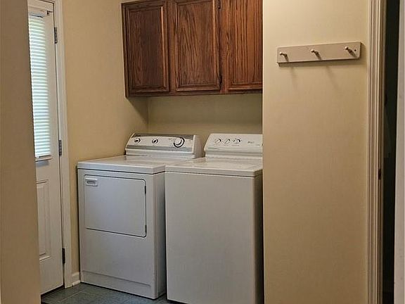 3rd image of 504 Maple Brook Dr