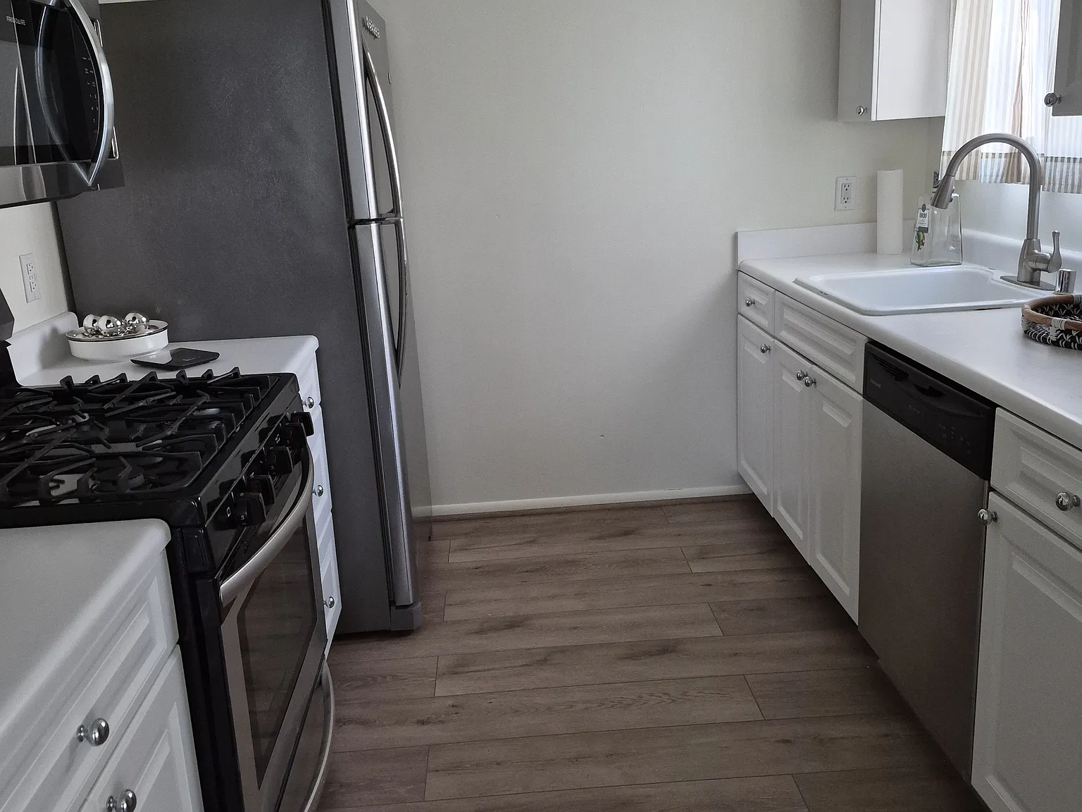 1 bed, 908 sqft, $2,485 — Photo 3