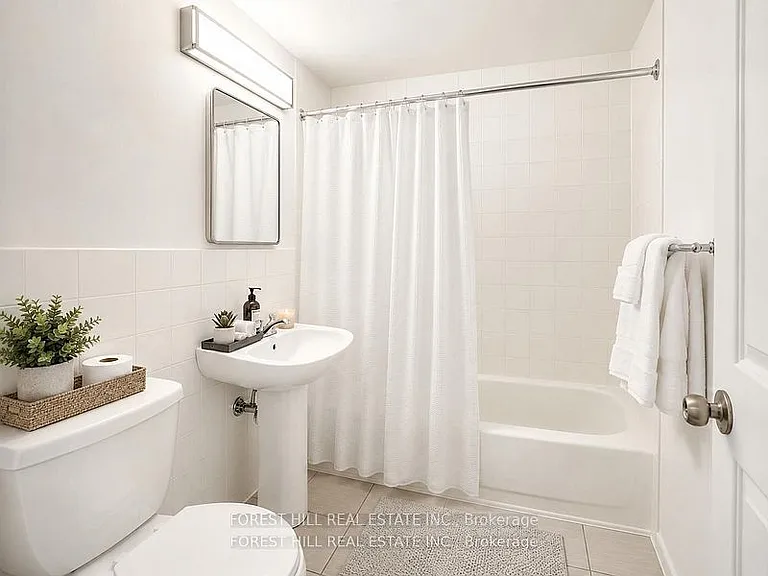 92 Robinson St #202 — Photo 3