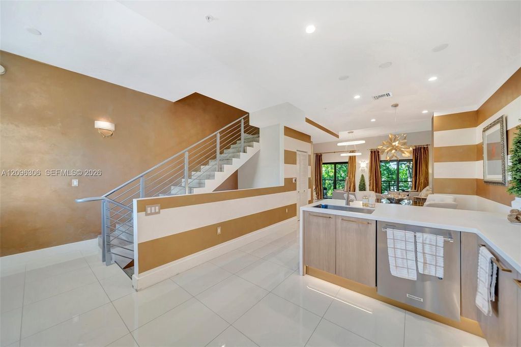 508 SE 1st Cir, photo 9