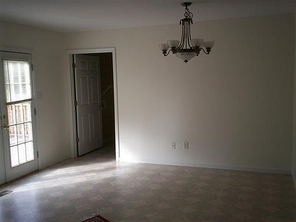 2nd image of 204 Hollow View Dr SE
