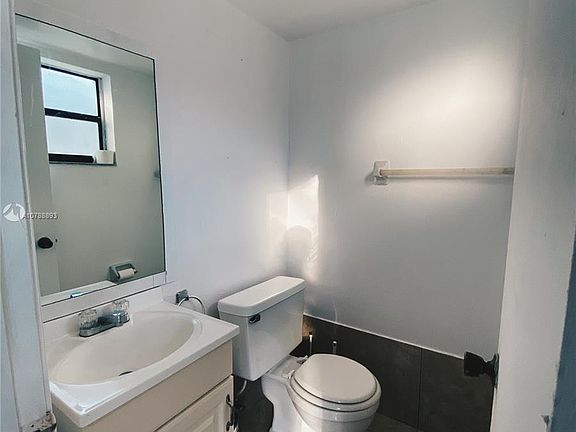 3rd image of 1617 Jefferson Ave APT 202