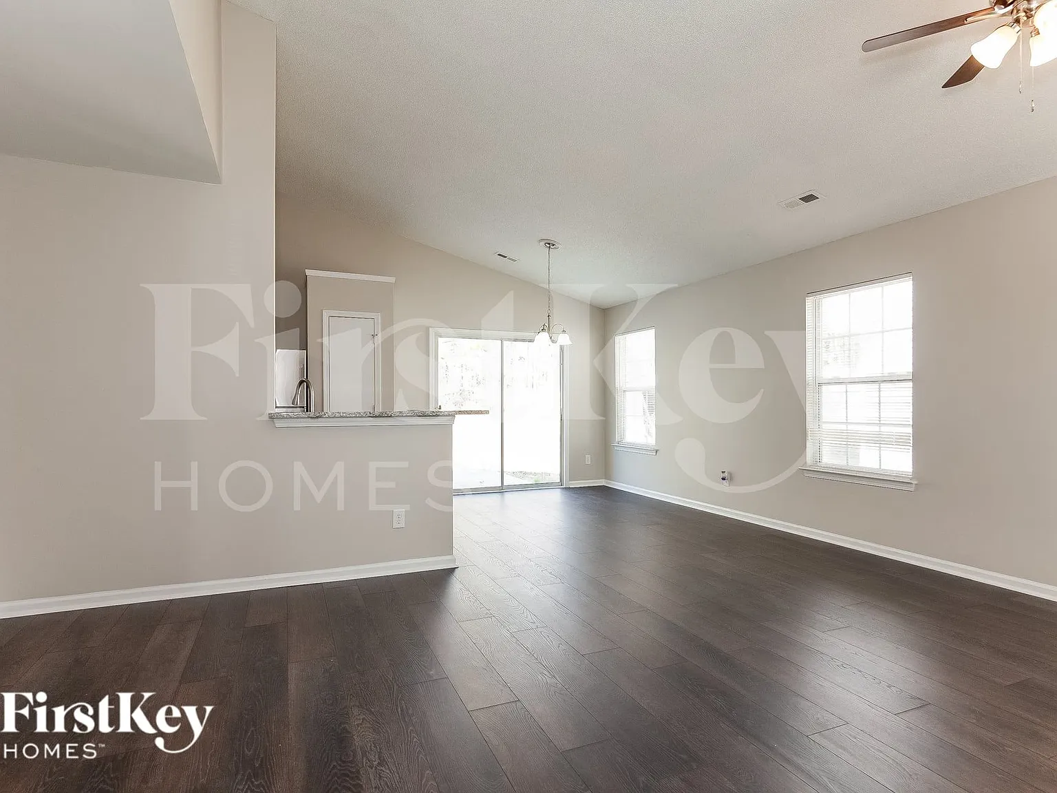 3 bed, 2.0 bath, 1237 sqft, $2,190 — Photo 4