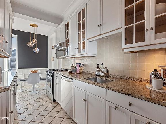 4th image of 1120 Park Ave #19A
