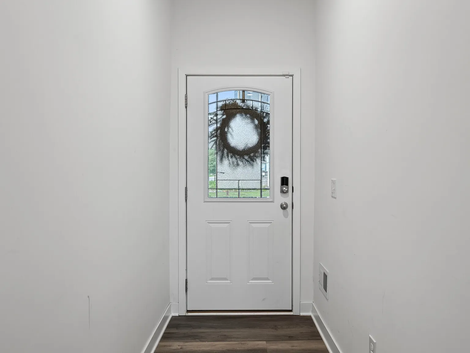 3 bed, 1894 sqft, $3,300 — Photo 1