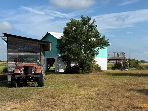 428 Marlin Dr, Palacios, TX 77465