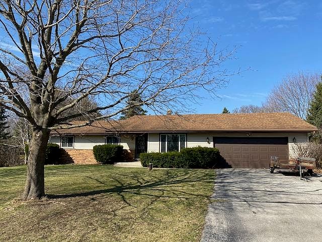 1st image of N256S4365 Pin Oak Ln