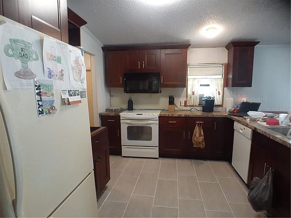 5th image of 16914 Elderberry Dr