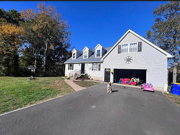4th image of 420 Victoria Way